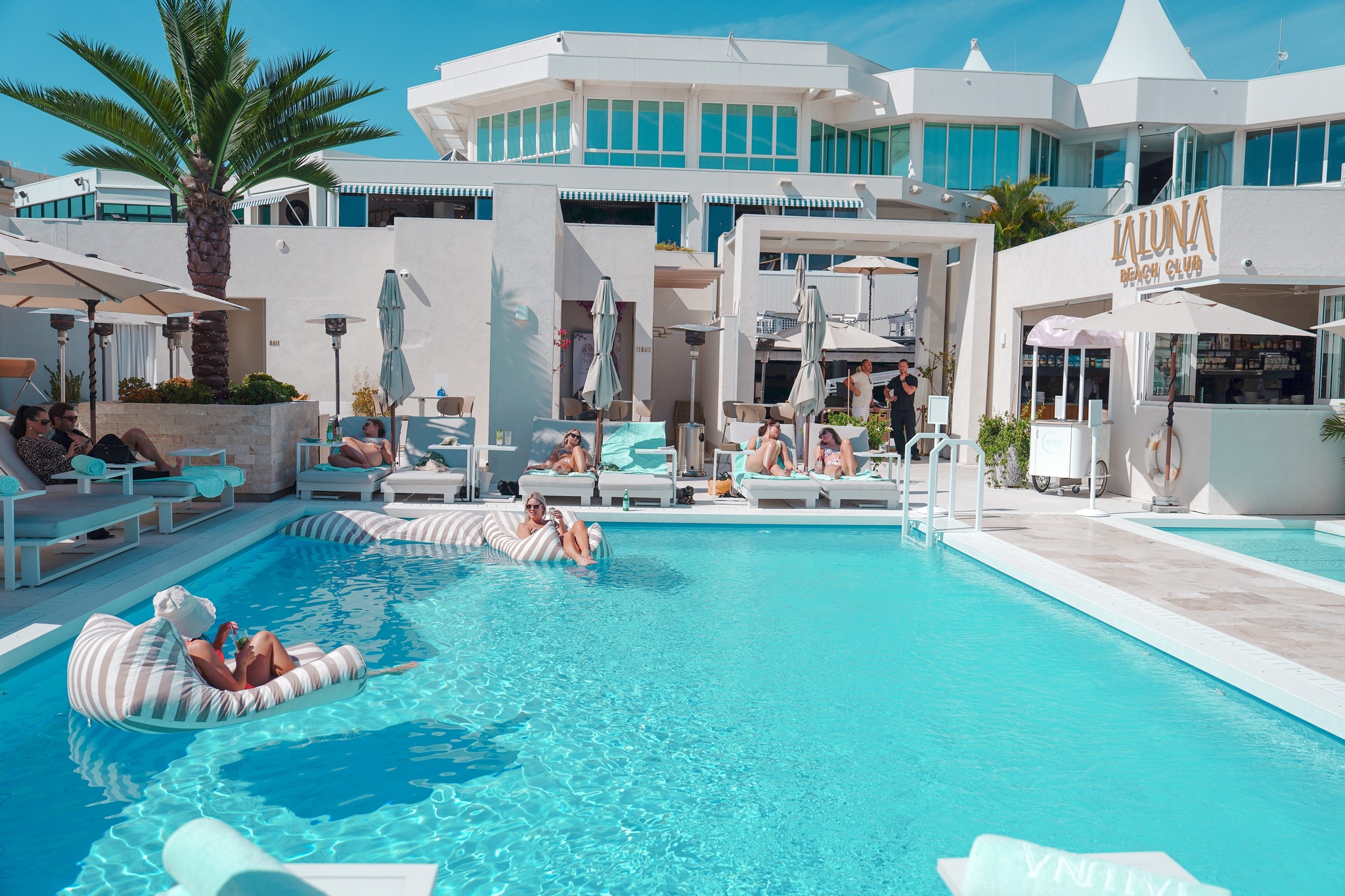 La Luna Beach Club