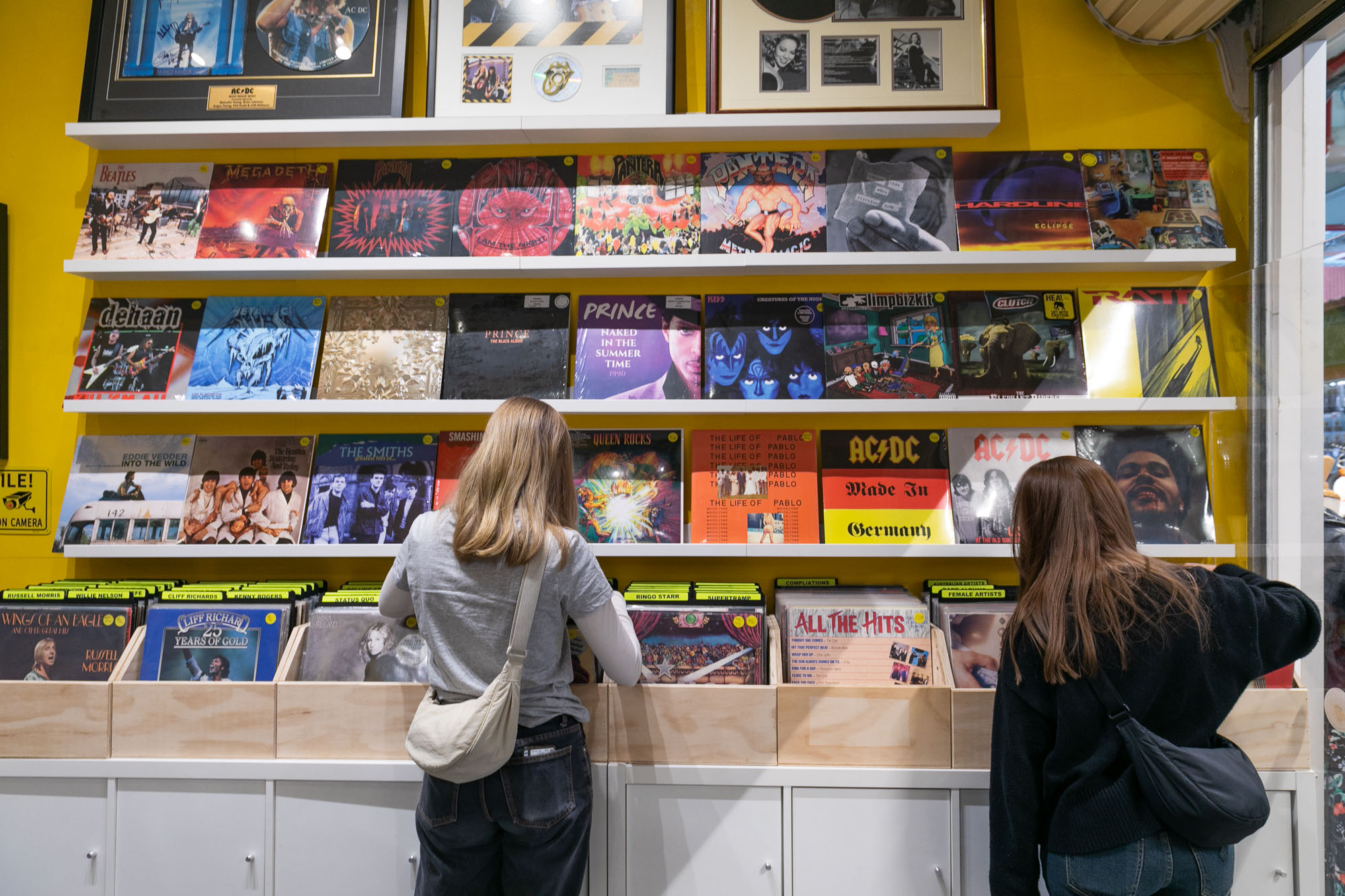 WOW Vinyl & Memorabilia