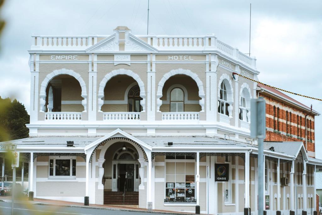 Empire Hotel