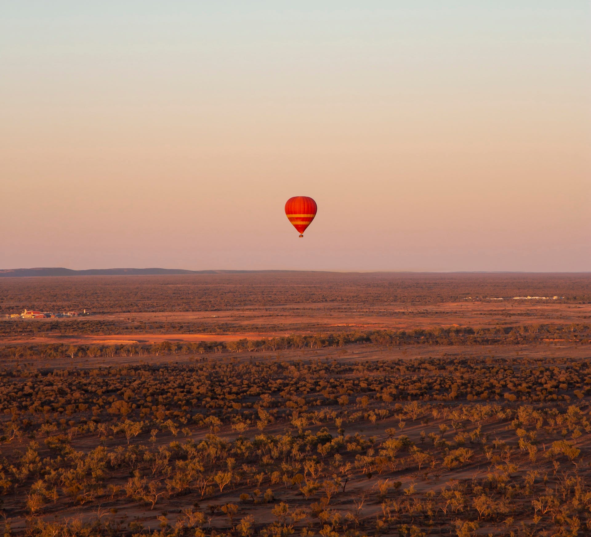 Hot Air Ballooning near Alice Springs. Image credit: Northern Territory