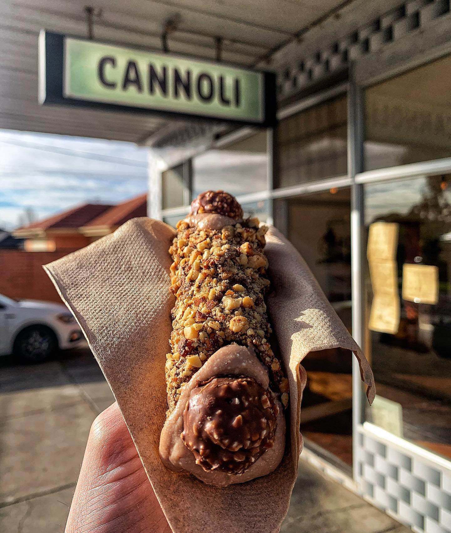 Cannoli Bar