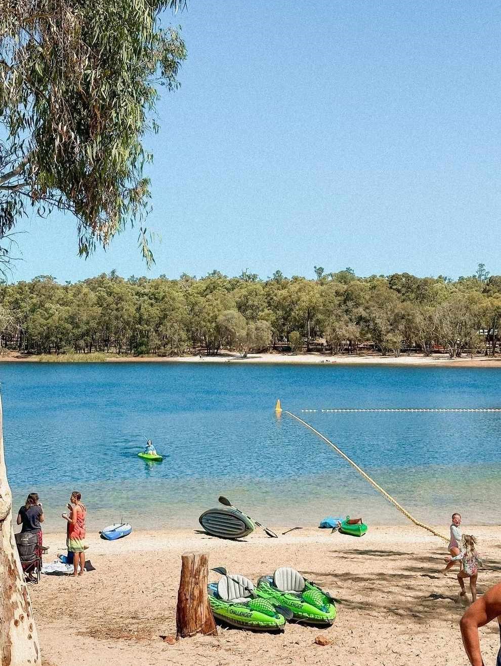 Lake Leschenaultia 