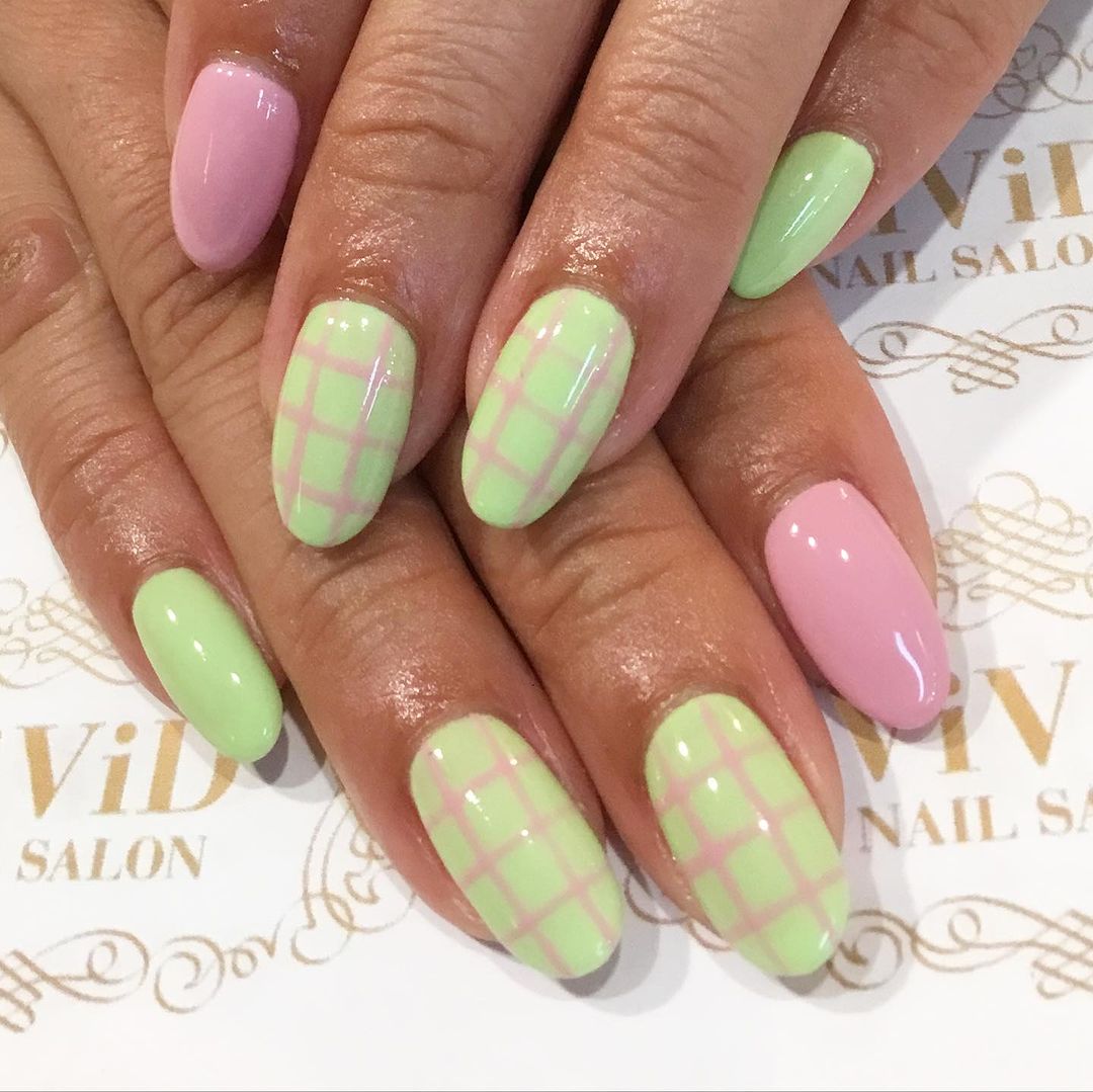 Vivid Nail Salon 
