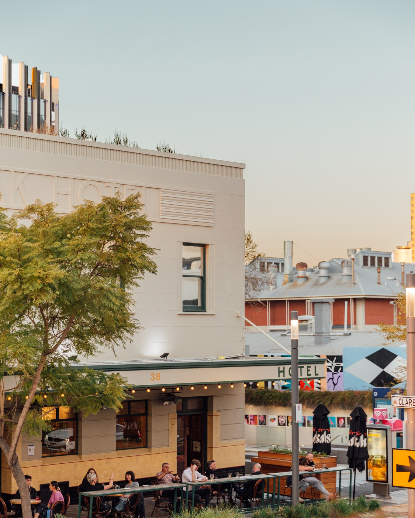 West Oak Hotel