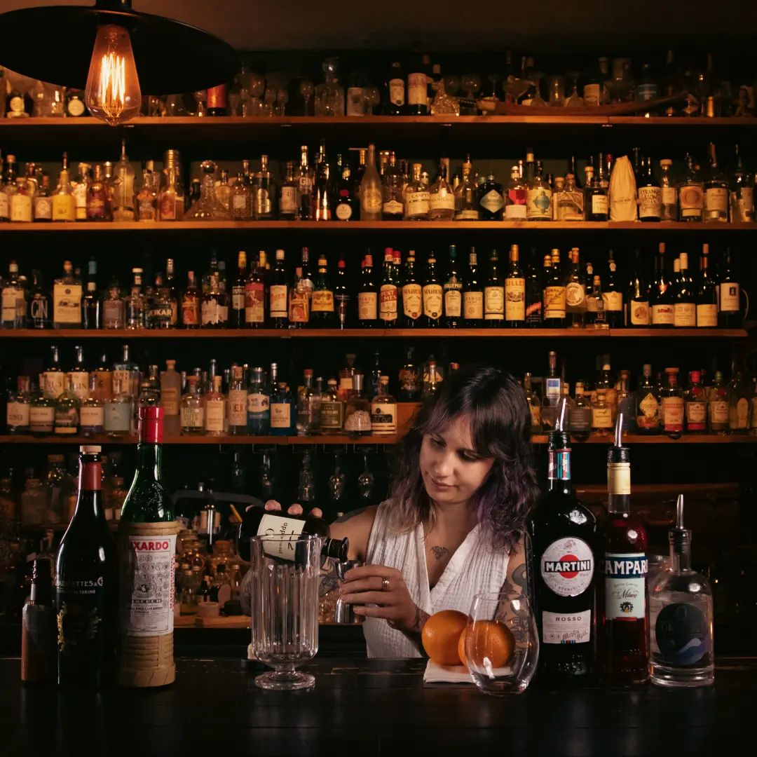 Moya's Juniper Lounge (Image Credit: @audrose_ and @therterriblesecretofspace)