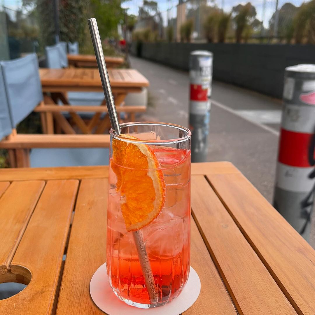 Nina's Bar & Dining 
