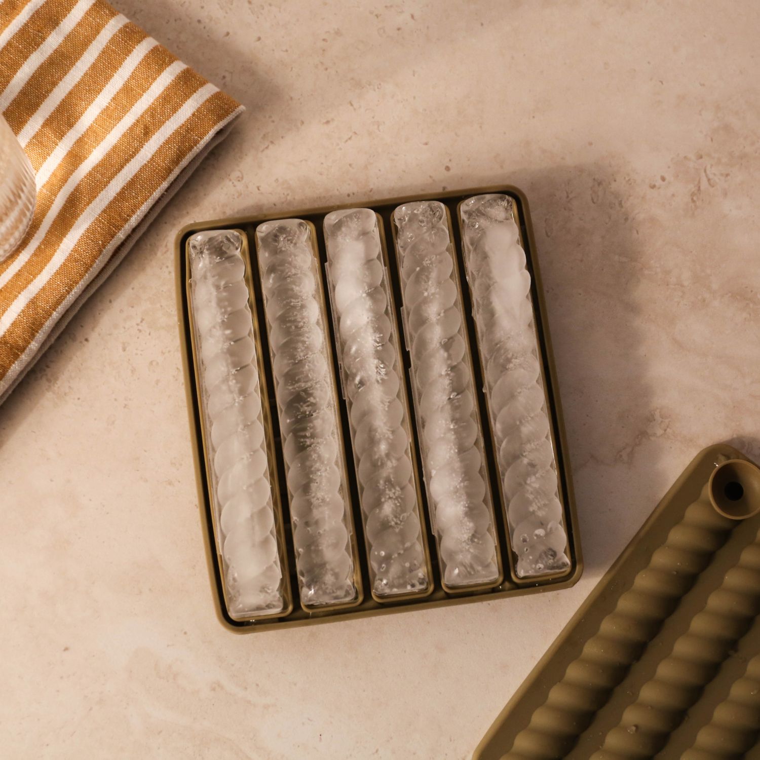 DESIGNSTUFF Spiral Twist Ice Cube