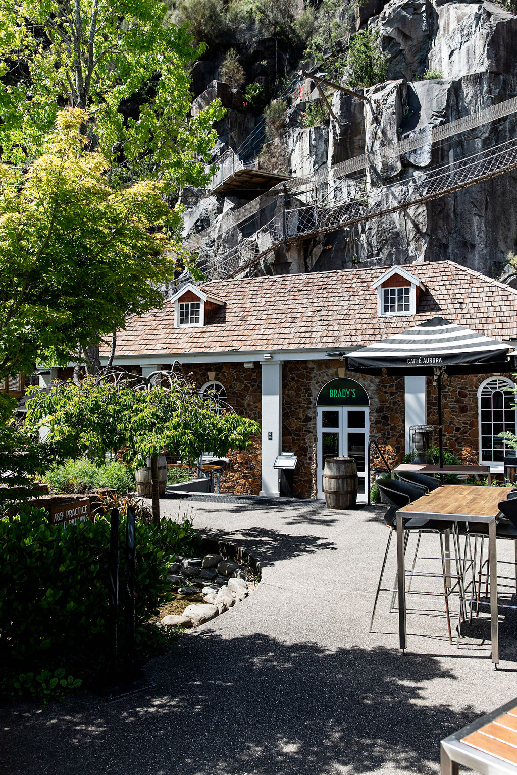 Brady's Tavern 