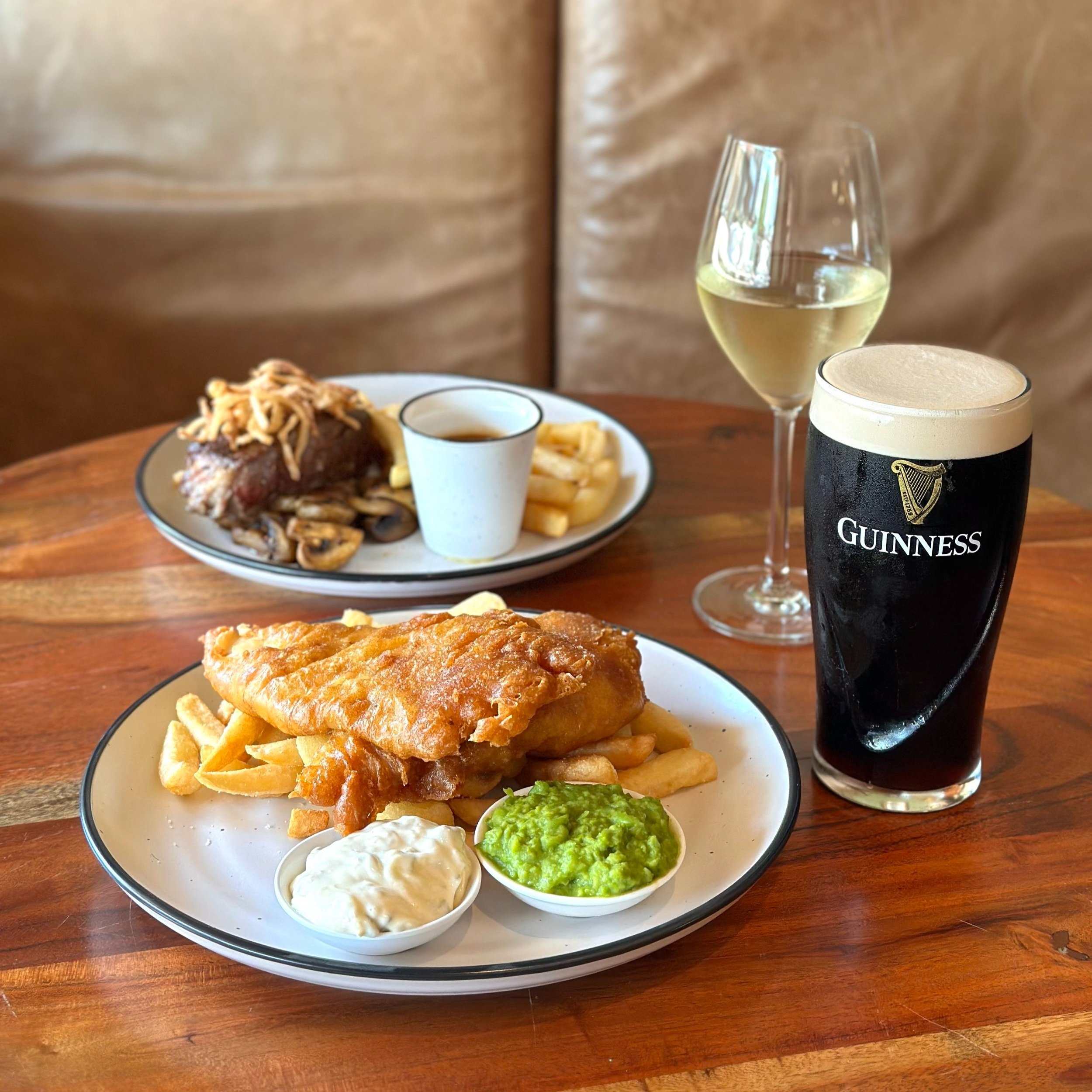 Molly's Irish Pub