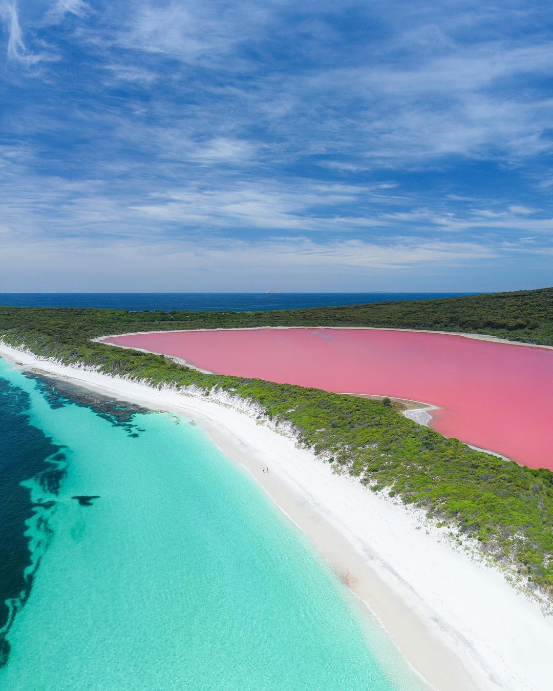 Lake Hillier (Image Credit: @MKZimagery) 